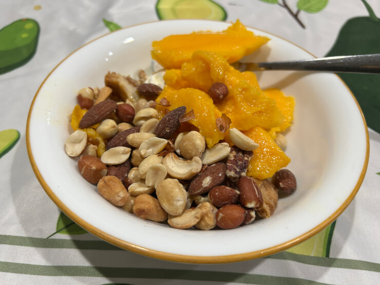 Yogurt mango nuts n pie