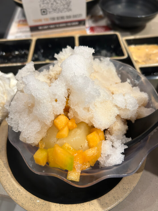 Pineapple upside down bingsu