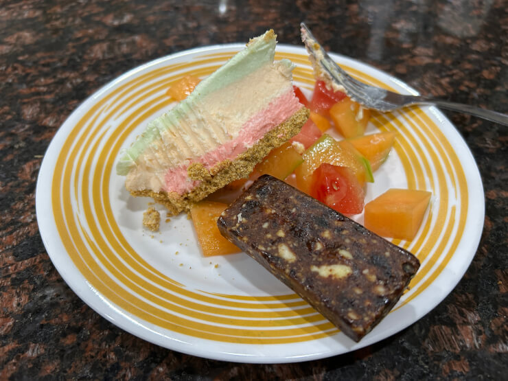 Sherbet cheesecake, Lara Apple pie and fruit